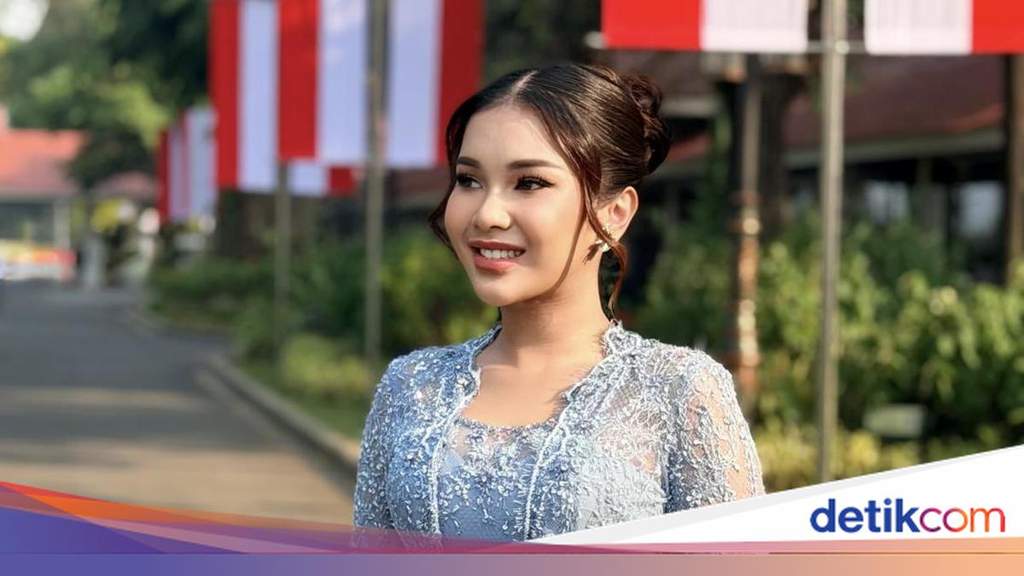 Janita Gabriela chante à l'Istanah Negara pour le président