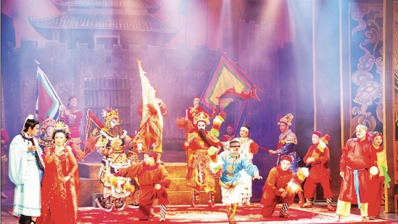 Quand le théâtre traditionnel vietnamien fusionne sur scène