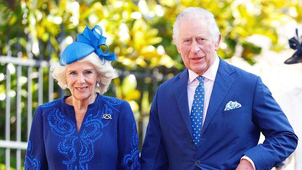 King Charles et Queen Camilla ensemble lors d'un événement officiel de la couronne