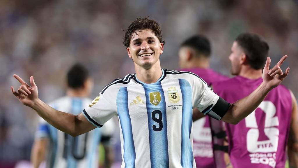 Mercato : Arsenal fonce sur Julian Alvarez après son éclat au Mondial