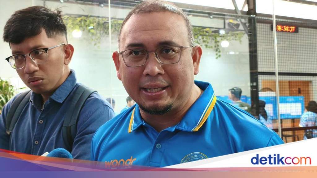 Salut militaire respectueux entre le président Prabowo Subianto et Joko Widodo à Cikeas