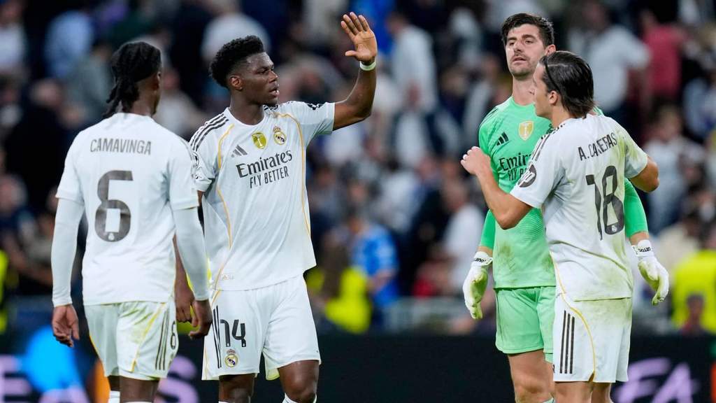 Alvaro Carreras sous le maillot du Real Madrid lors d'un match au Bernabeu