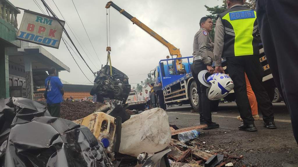 Accident de la route impliquant plusieurs véhicules sur la Jalan Jamin Ginting