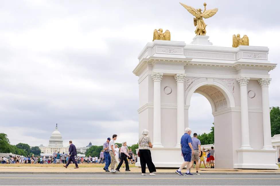 Le projet d'arc de triomphe de Donald Trump à Washington fait l'objet d'un examen fédéral.